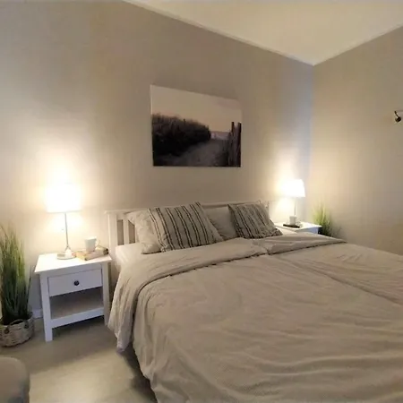 - Haus Q, App 0q0504 *